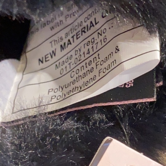 NWT’s Victoria Secret house slippers Black and White Medium - Picture 6 of 6